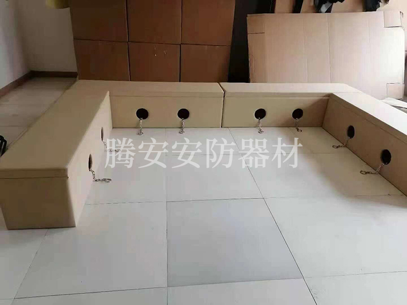 審訊椅廠家的犯人椅都分為幾種，使用過程中都有什么注意的地方？